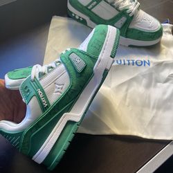Lv trainers size 8