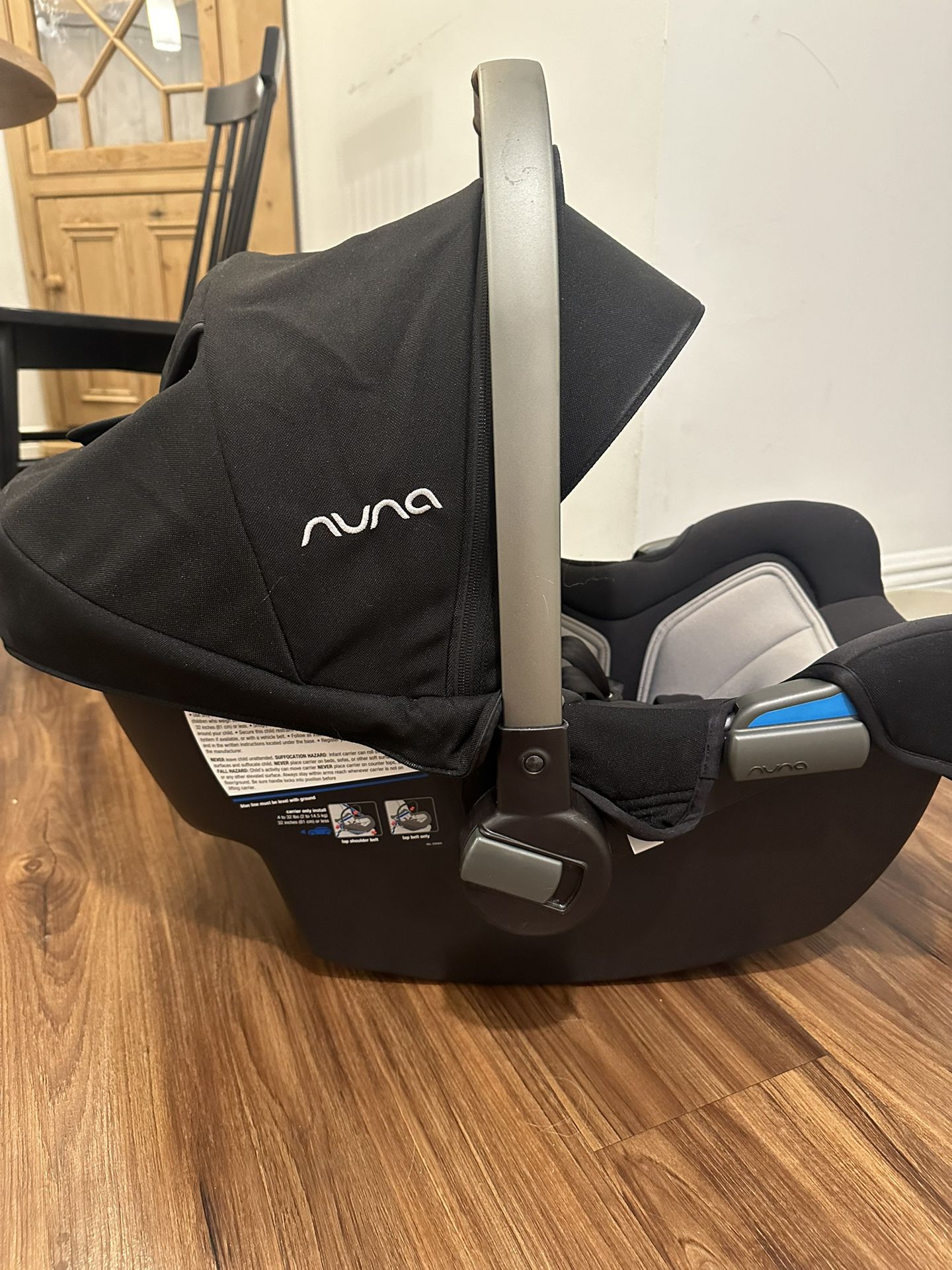 Nuna Pipa Car seat And Base 