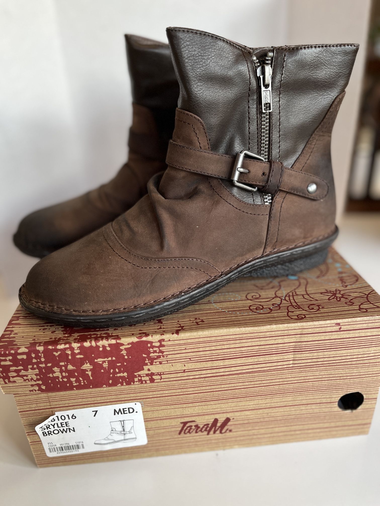 Brand New Walking Store Tara M. Leather Ankle Boots Size 7M