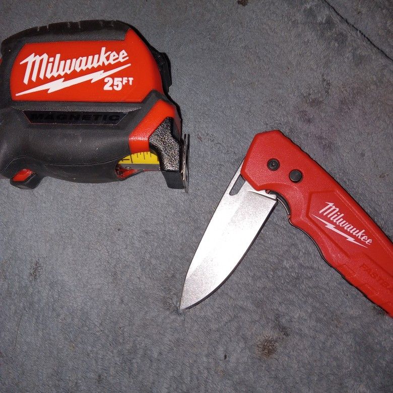 Milwaukee Magnetic Tape Measure/ Milwaukee Work Knife Brand New