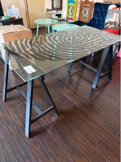 Glass table with design