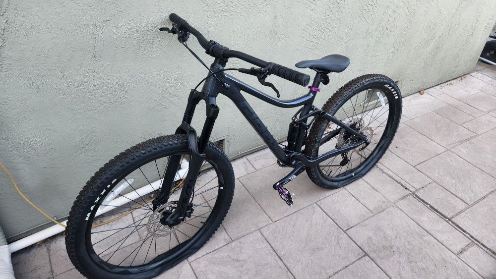 Giant Stance Moutain Bike
