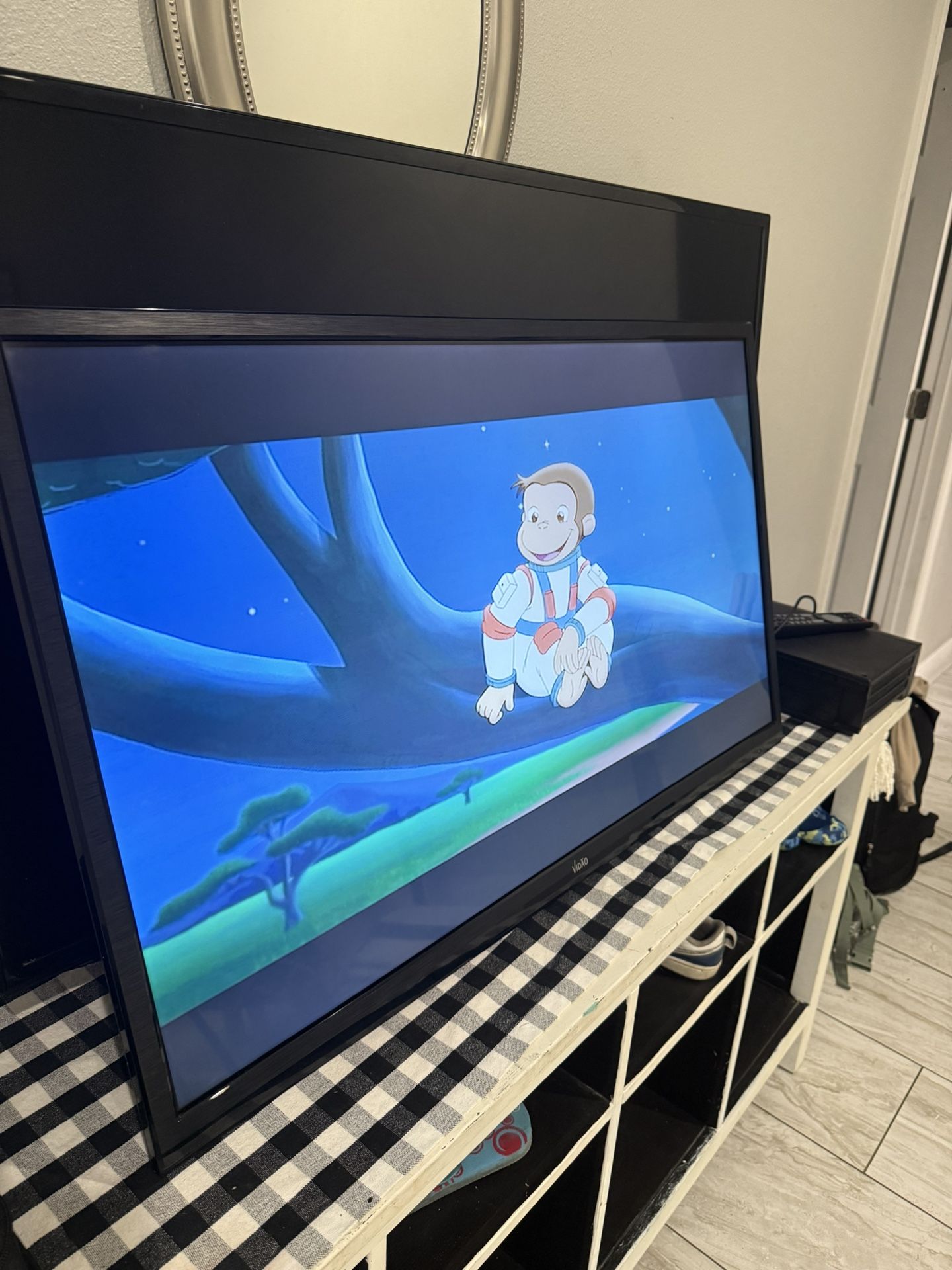 40” ULTRA 4K Television With Remote 