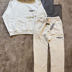 🔥 FEAR OF GOD ESSENTIALS SET – LIGHT OATMEAL – HOODIE + PANTS – SIZE SMALL (NEW)