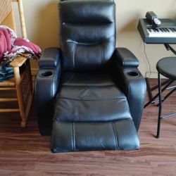 Recliner With Storage Compartments And Cup Holders