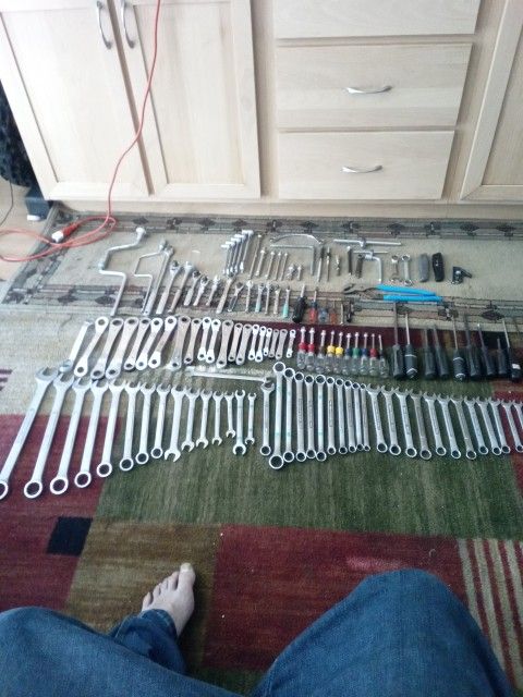Whole Set Of Tools 172 That Watches And Sockets In In Different Included