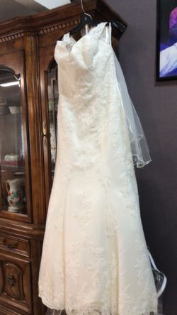 Brand new wedding dress/ never used