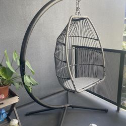 Large Hanging Chair. up to 350 pounds