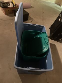 Large and medium tubs 15$ total