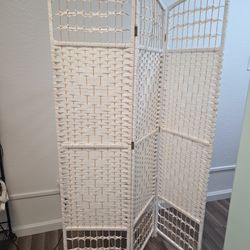 Room separator/ privacy divider
