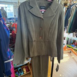 Women’s 2 piece set BRAND NEW W/tags