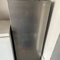 Vissani Convertible Freezer And Fridge. Garage Ready Plug In Only