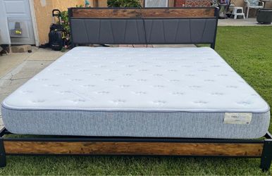 Beutiful king bed with good mattress