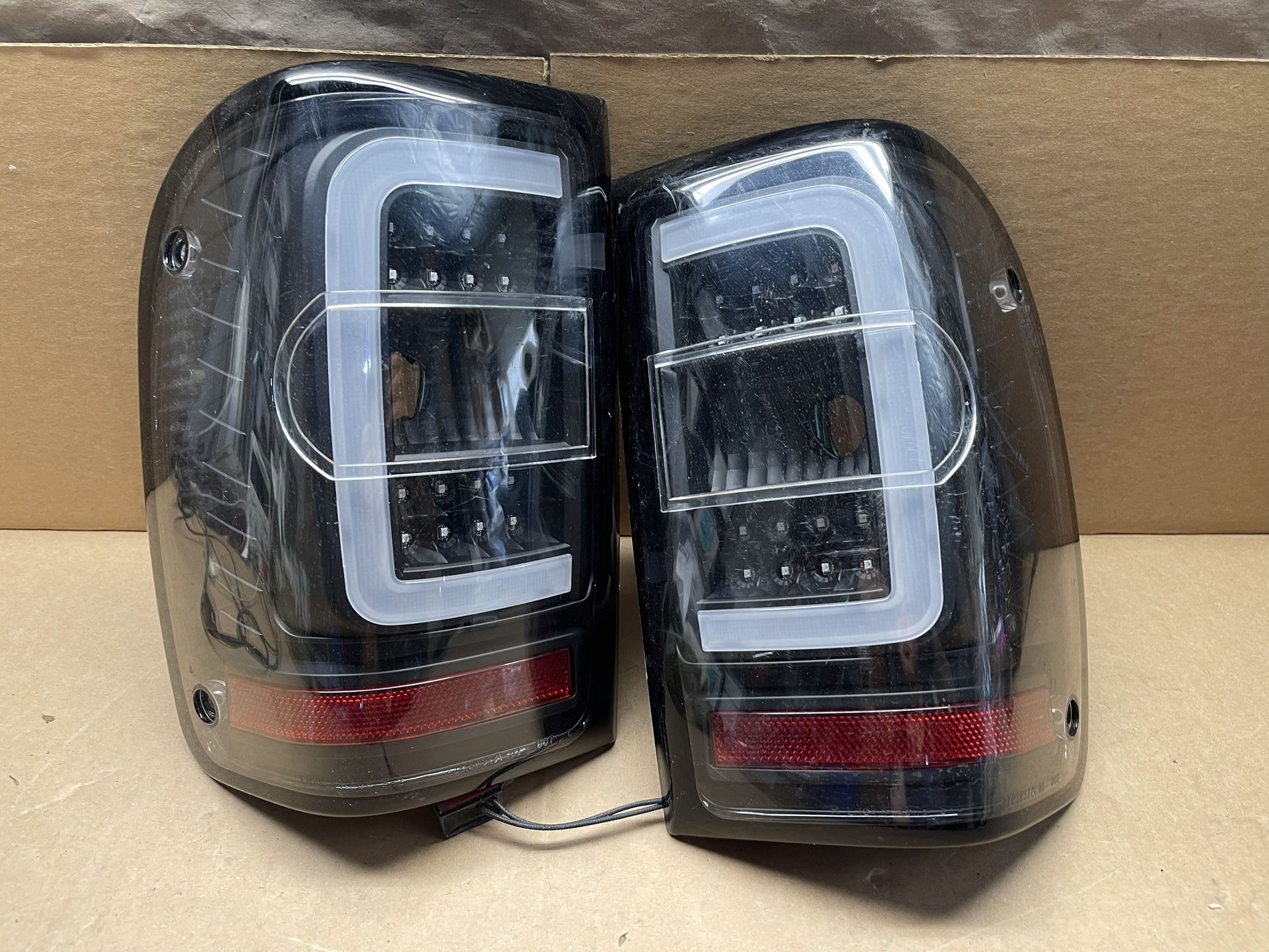OT33 Fit 01-11 Ford Ranger Black Led C-bar Taillight Pair