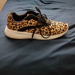 Women sneaker