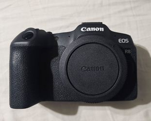 Like New Canon R8 Camera. Almost zero shutter count. W/64 gb card.