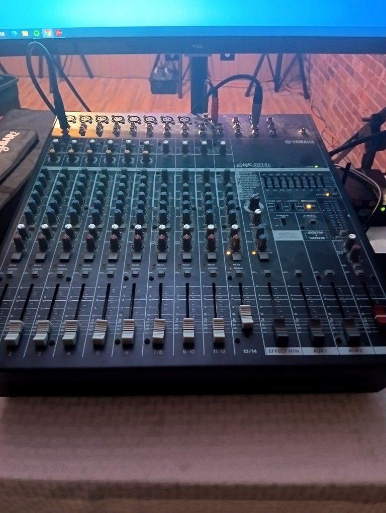 EMX 5014C Yamaha Powered Mixer