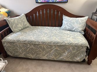 Wood Trundle Bed W/mattresses & Tommy Bahama Bedding