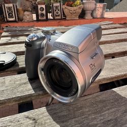 Vintage Sony Cybershot Y2K Digi Cam 
