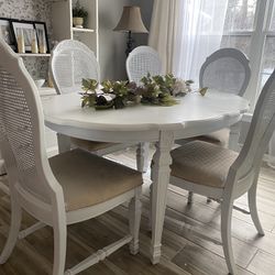 Beautiful Dining Table And 6 Chairs 