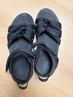 Black Tevas with Rubber Sole W Size 8