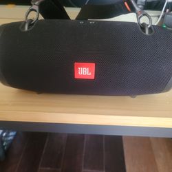 JBL  XTREME 2 incluye charger