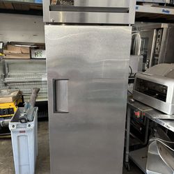 1 Door Refrigerator True NSF 115v Upright Reach In stainless steel Commercial Kitchen Restaurant on wheels