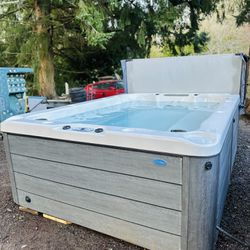 Beautiful HUGE Cal Spa For Sale! DELIVERY AVAILABLE!