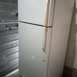 Refrigerator Works Great We Sell Them All The Time Will Deliver For An Extra Fee