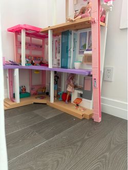 Barbie doll house