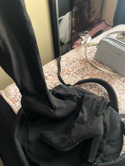 Black knee high heels size 9 5$