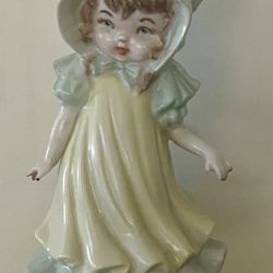 Vintage prairie Girl- Ceramic figurine