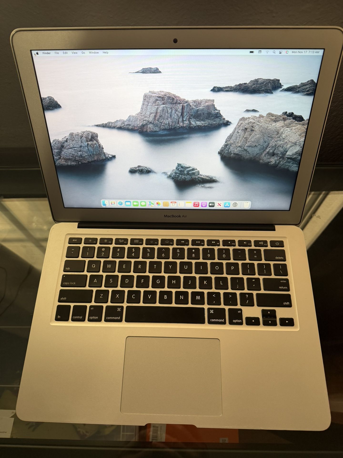 MacBook Air 13” with 128GB & 8GB RAM 2017 Excellent Condition