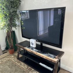 TV Shelf, Includes Plasma TV and Xfinity flex