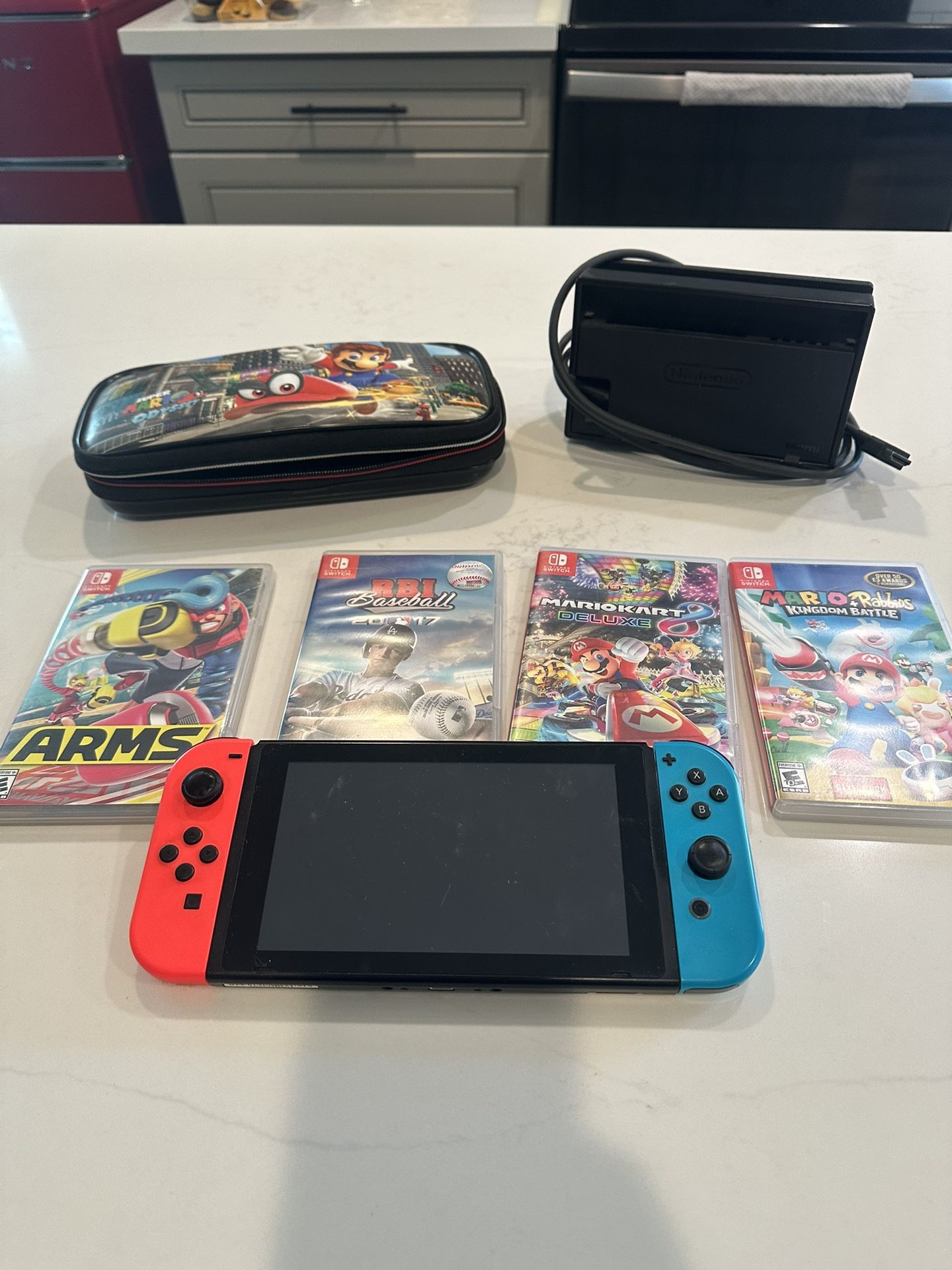 Nintendo Switch Plus 4 Games & Travel Case