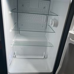 Hisense Compact Refrigerator 