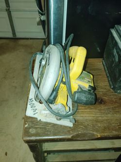 DEWALT SAW