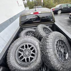 2025 Toyota LandCruiser KMC Wheels & Nitto Ridgegrappler Tires