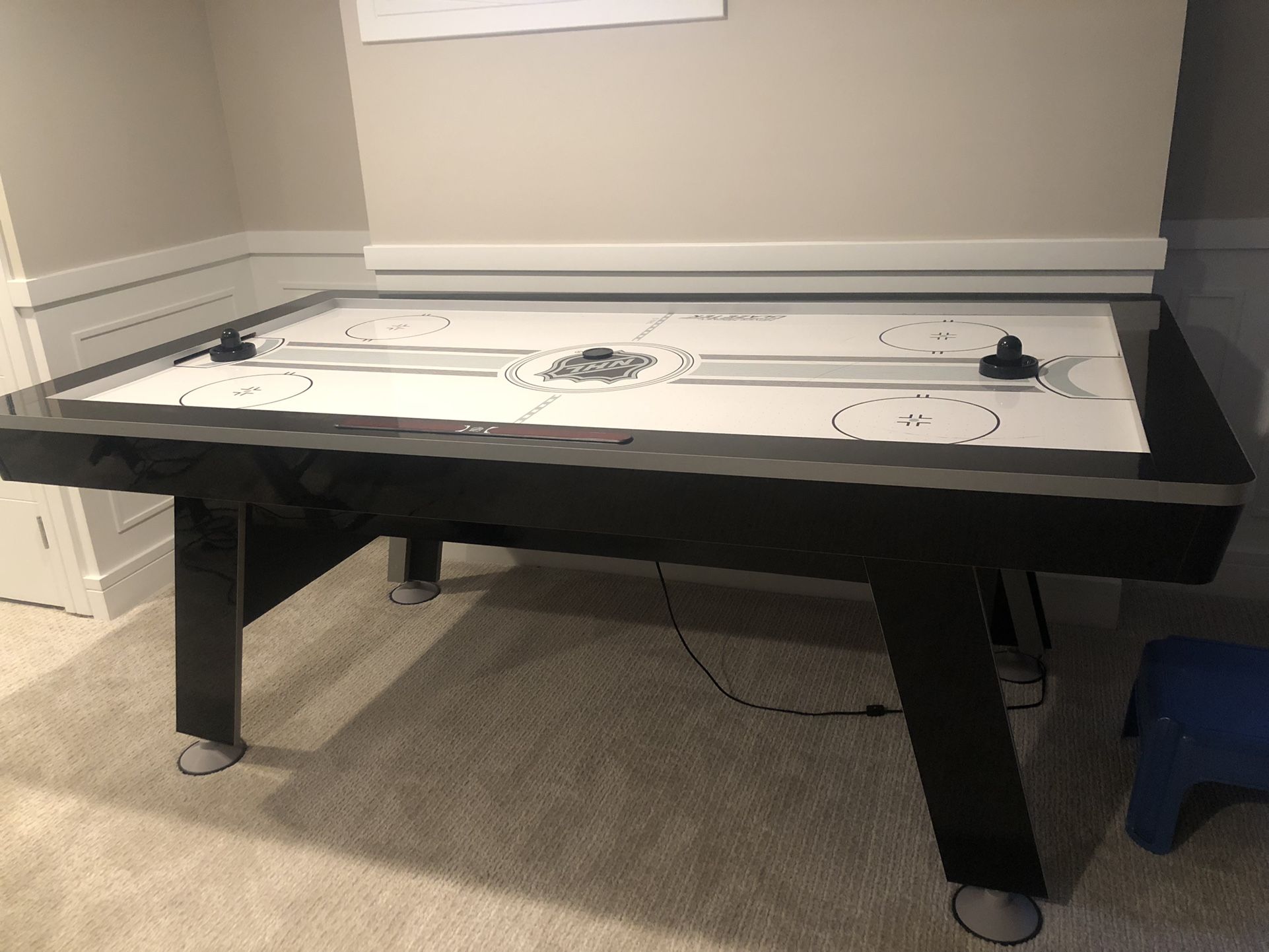 AIR HOCKEY TABLE