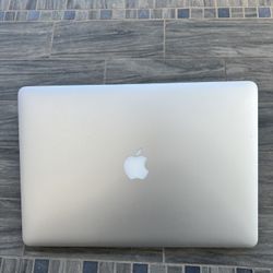 2015 MacBook Pro core i7,16 GB ram,2019 adobe full package,Logic Pro ,final cut Pro ,2016 office