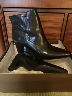 Like new leather boots (size 9)