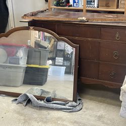 Antique Dressers With mirrors 