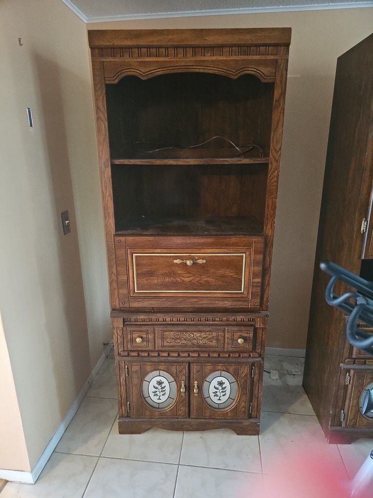 Free 2 Piece Hutch With Fold Out Desk