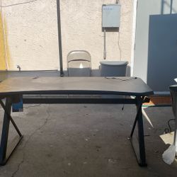 Gaming desk