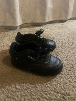 All Black Reebok 7c