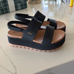 Reef Sandals Size 7