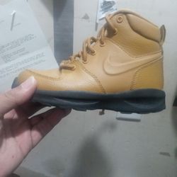 Nikes Boots For Children Size 13 C