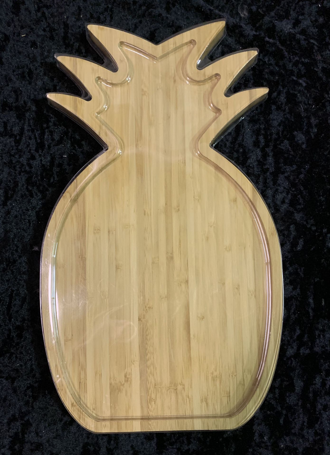 Brand new 15” x 9” pineapple shaped wooden cutting board