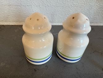 Adorable Pfaltzgraff Cloverhill Band Salt and Pepper Shakers