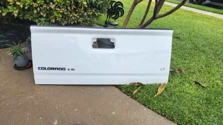 2020 Colorado tailgate shell